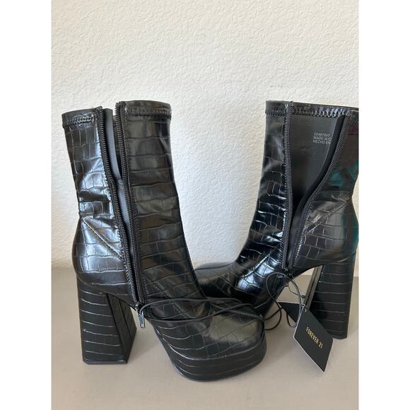 Forever 21  Crocodile Embossed Black Platform Heeled Booties - 6 - Picture 6 of 6